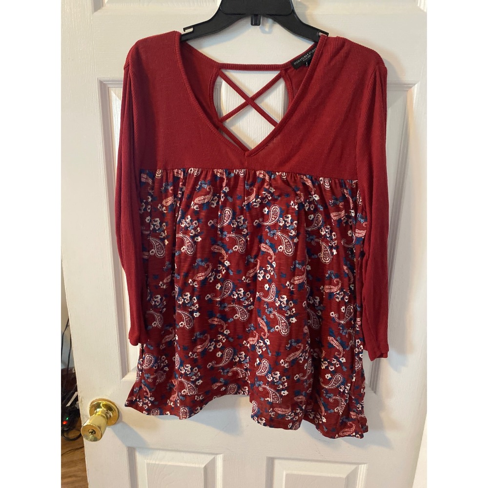 Signature Studio Plus Size 2X Paisley Mixed Media Lattice V-Neck Top Burgundy